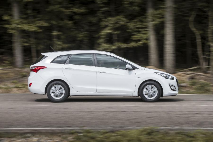  Hyundai i30 Tourer 2015 года  (UK) (фото 12 из 20)
